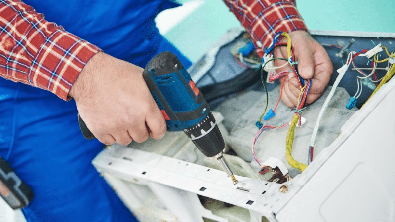 Gölmarmara Ariston Ariston çamaşır makinesi kart tamiri – Su almama arızası orijinal parça ile giderildi. - Teknik servis örneği